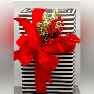 Start your holiday shopping early 🎁